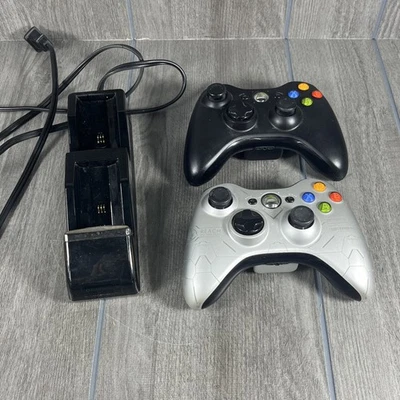Nyko Charge Base 86074-M27 For Xbox 360 w/ OEM Black And Reach Silver Controller - Image 1 of 4