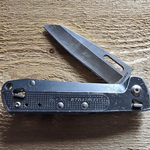 LEATHERMAN FREE K2 KNIFE MULTI TOOL EDC 832893 - Picture 1 of 8