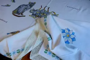 HAND EMBROIDERED WHITE TABLECLOTH CROCHET EDGE CATS BIRDS NAMES 210x155CM - Picture 1 of 6