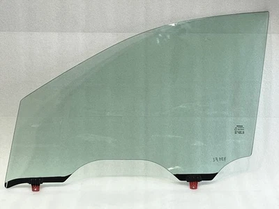 ЛЕВОЕ СТЕКЛО ПЕРЕДНЕЙ ДВЕРИ СО СТОРОНЫ ВОДИТЕЛЯ NISSAN PATHFINDER 2017 г. - Изображение 1 из 3