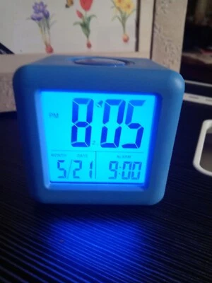 caja blanda azul 3x3 caja reloj despertador a pilas usado Foto 1 de 4