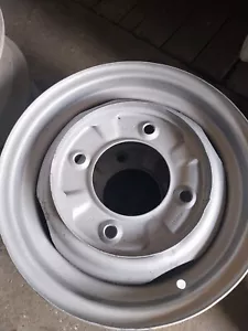 Trabant Kranzfelge Felge Für Radkappen Original Neu Lackiert - Bild 1 von 1