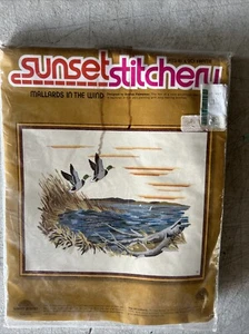 Marco vintage Sunset Stitchery Mallards in the Wild 16x20 diseño Andree Palmateer - Imagen 1 de 5