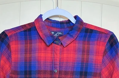 GAP 女式纽扣长袖男友法兰绒衬衫粘纤棉 M 码 — 第 1/4 张图片