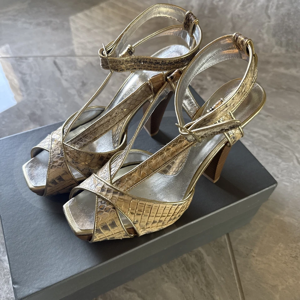 $180 JESSICA BENNETT Halston Plataforma Sandalias Tacones Zapatos NUEVO Dorado ~ Talla 7.5 Foto 1 de 4