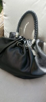 Bolso de mano Claire Chase Boho de cuero genuino negro  Foto 1 de 4