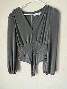 Body envolvente ASTR the label para mujer Shimmy lentejuelas sobrepelliz, verde. - Imagen 1 de 8