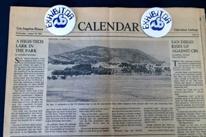 Anuncios de periódicos de conciertos de festivales de Estados Unidos más botones de expositor, 1982, en muy buen estado+ - Imagen 1 de 4