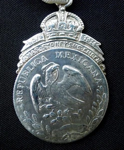 'SYDNEY-EMDEN' MEDAL 1914. MEXICAN 8 REALES SILVER DOLLAR COIN MOUNTED BY W KERR - Imagen 1 de 8