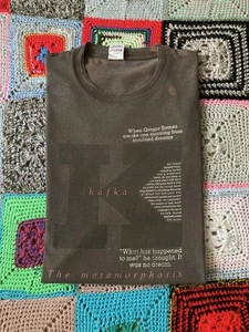 Vintage Early 00s Franz Kafka The Metamorphosis Distressed Stained Tee - Bild 1 von 24