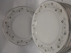 Moon Mist - Feinporzellan (10 3/8" weiß Essteller - Japan) graue Blumen je. - Bild 1 von 13