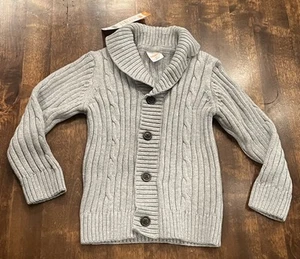 Gymboree Jungen 2T Zopfmuster 100 % Baumwolle Knopfleiste Pullover grau - Neu mit Etikett - Bild 1 von 14