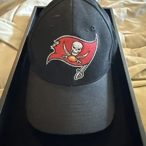 Tampa Bay Buccaneers NFL Black Cap Junior Bucs Adjustable Embroidered Logo 3995 - Picture 1 of 5
