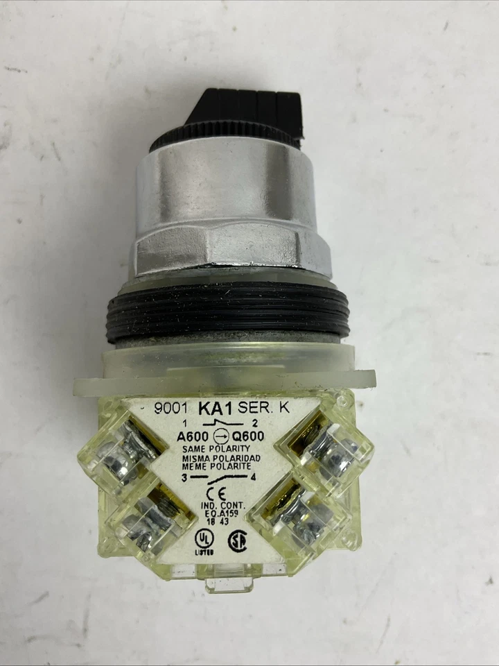 INTERRUPTOR SELECTOR SCHNEIDER 9001KS43BH2 PERILLA NEGRA 3 POSICIONES Foto 1 de 1