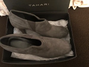 TAHARI GREY HEELS PUMPS NEW - SIZE 11M GRAY - Picture 1 of 10