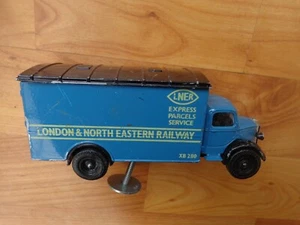 CORGI CLASSICS 1/50 'LNER EXPRESS PARCELS' BEDFORD O SERIES VAN MODEL - D822/11 - Picture 1 of 1
