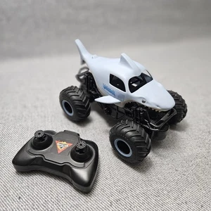 Monster Jam Official Megalodon Remote Control Truck 1:24 Scale - Picture 1 of 6