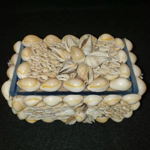 Vintage Seashell Trinket or Treasure Jewelry Box 6" x 4" Retro Cowrie Shells - Picture 1 of 9