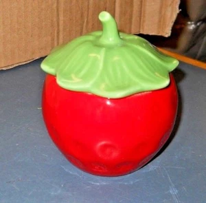 VINTAGE POTTERY LIDDED STRAWBERRY JELLY GREASE DISH CONTAINER - Picture 1 of 6