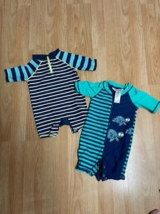 LOT OF 2 Swimsuits Boys Tommy Bahama Gap - Picture 1 of 14