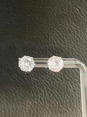 DESLUMBRANTE PAR DE BRINCOS FEMININOS MASCULINOS DE ZIRCÔNIA CÚBICA TRANSPARENTE DE 8 MM - Imagem 1 de 4