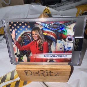 🔥Melania Trump 1/1 First Lady Allumination 2025 Wild Card GOP🔥 (B) - Foto 1 di 3