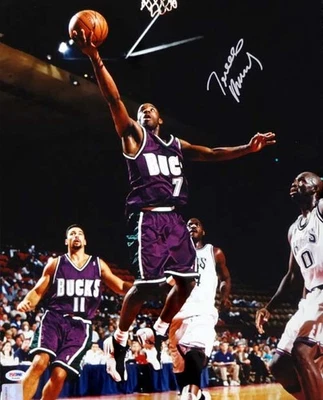 Foto firmada autografiada por Terrell Brandon 16x20 Milwaukee Bucks PSA/DNA #T14685 Foto 1 de 3