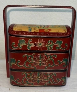 Antiker japanischer lackierter 3-stufiger stapelbarer Hochzeitskorb mit Porzellan (?) Top 8“ - Bild 1 von 24
