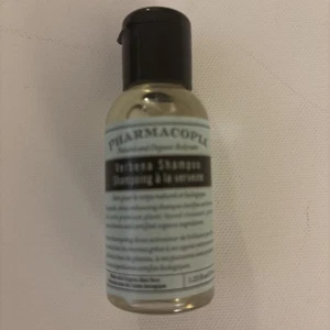 Champú Pharmacopia Verbena 1,25 OZ Hotel, Tamaño de Viaje, Estuche con Tapa Abatible de 200 - Imagen 1 de 3
