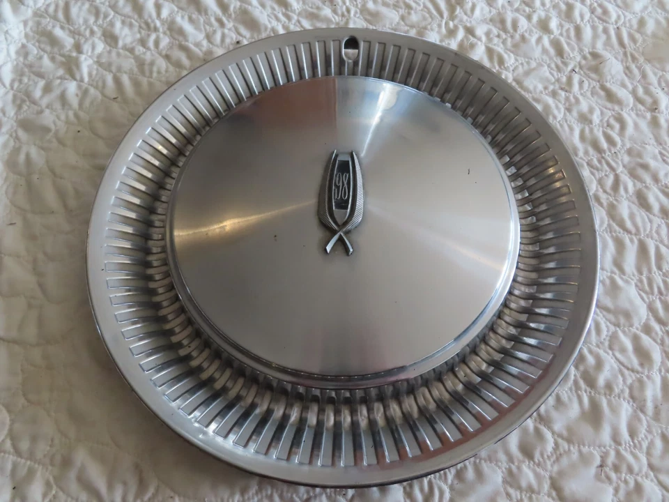 Tapacubos Oldsmobile 98 de acero inoxidable vintage 15" cubierta de rueda OLDS GM años 70 Foto 1 de 4