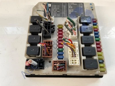 Nissan Navara 04-11 Pre-Facelift Fuse Box 284B7EB31C - Image 1 of 4