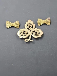 Antique Goldtone Small Clover/Floral Pin W/ 2 Mini Bow Scatter Pins, - Picture 1 of 11