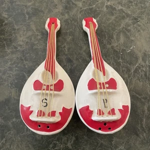 Sonsco Japan Mandolin Shaped Salt & Pepper Shakers Red White Vintage Bluegrass - Picture 1 of 3