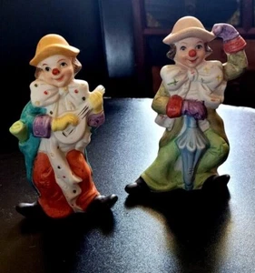 Par de estatuillas de payaso de porcelana de 5,5" de colección UCGC; paraguas/guitarra/mandolina - Imagen 1 de 12