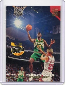 1993-94 Topps Stadium Club - Frequent Flyers Shawn Kemp #355 Seattle Supersonics - Picture 1 of 2