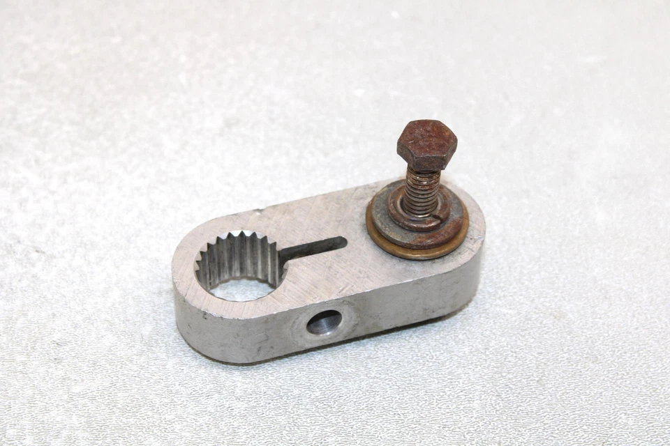 Brazo de pivote de suspensión trasera con buje roscado Polaris OEM 5333758 Q1299 Foto 1 de 4