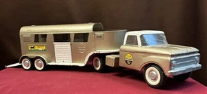 Camion e rimorchio vintage in nylon 6300 purosangue fattorie in acciaio pressato anni '60 - Foto 1 di 24