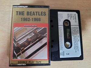 CASSETTE THE BEATLES 1962 - 1966 PAPER LABELS TESTED - Foto 1 di 2