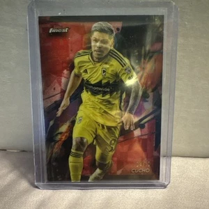 2024 Topps Finest MLS - Common Cucho Hernandez #31 Red Refractor /10 - Bild 1 von 3