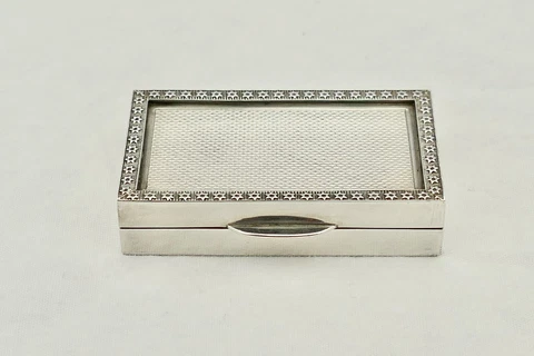 SUPERB QUALITY QUEEN ELIZABETH II HM STERLING SILVER SNUFF BOX 1975 Cover