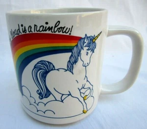 VINTAGE 1981..EINHORN KAFFEETASSE/TASSE..JENSEITS JEDER WOLKE IST EIN REGENBOGEN - Bild 1 von 2