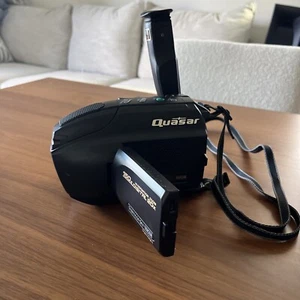 Quasar VM-L-451 Camcorder VHS-C 150 X Digital 20x Zoom With Accessories - Picture 1 of 4