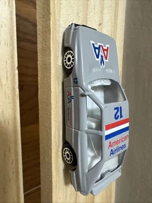 Coche hatchback American Airlines Airport Ground Crew de Realtoy 1/64 usado F95 Foto 1 de 4
