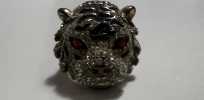 Anillo de tigre con diamantes de imitación con ojos de rubí rojo, piedras negras y plateadas tamaño pequeño Foto 1 de 4