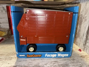 1/16 Scale Hesston Forage Wagon Chopper Box Die-Cast Ertl - Picture 1 of 9