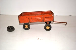 VINTAGE 1977 ERTL 1/16 ALLIS CHALMERS TRACTOR BARGE WAGON FARM TOY Damaged - Picture 1 of 6
