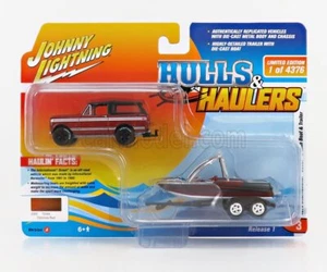 1/64 JOHNNY LIGHTNING - INTERNATIONAL - SCOUT WITH TRAILER AND JLSP205A-JLBT015 - Foto 1 di 1