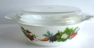 1-VINTAGE-PYREX-ROTONDO-CASSERUOLA PIATTO CON COPERCHIO-TOSCANA-MERCATO GIARDINO-JAJ-513-INGHILTERRA - Foto 1 di 2