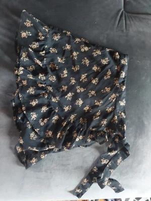 Falda Floral Hollister Ultra Alta Talla XS Negra Marrón Floral  Foto 1 de 3