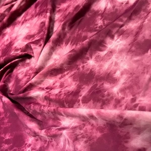 Tela de spandex de nailon con estampado de tie dye magenta elástico de 4 vías - Imagen 1 de 6